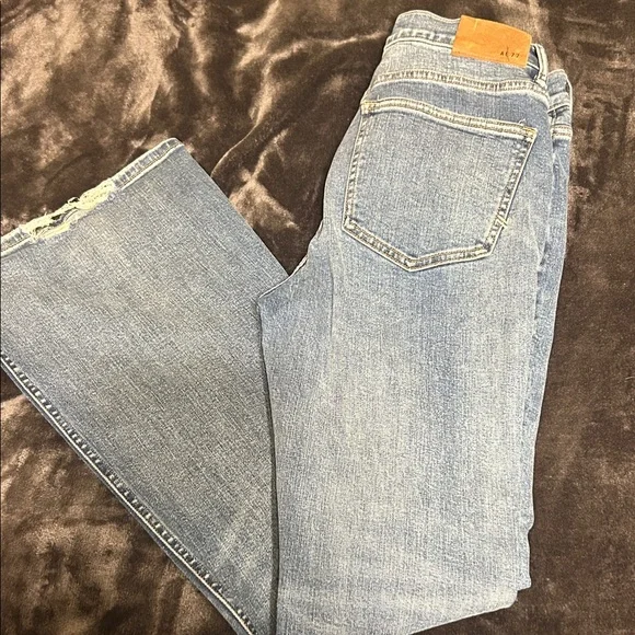 Women's American Eagle 77 Blue Flared Jeans - Picture 4 of 9